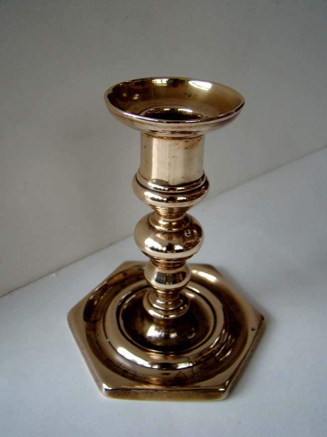 A fine and rare English William III period "Bell Metal" candlestick circa 1690 — image 2